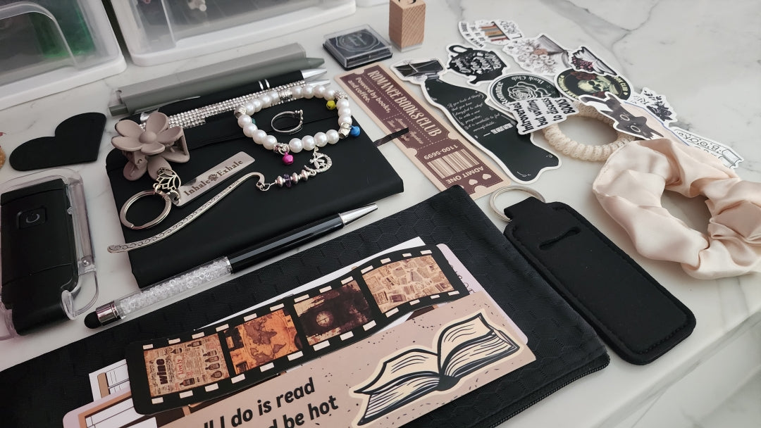 🖤Black Bookish Bundle – A Chic Escape for Every Book Lover!📚✨